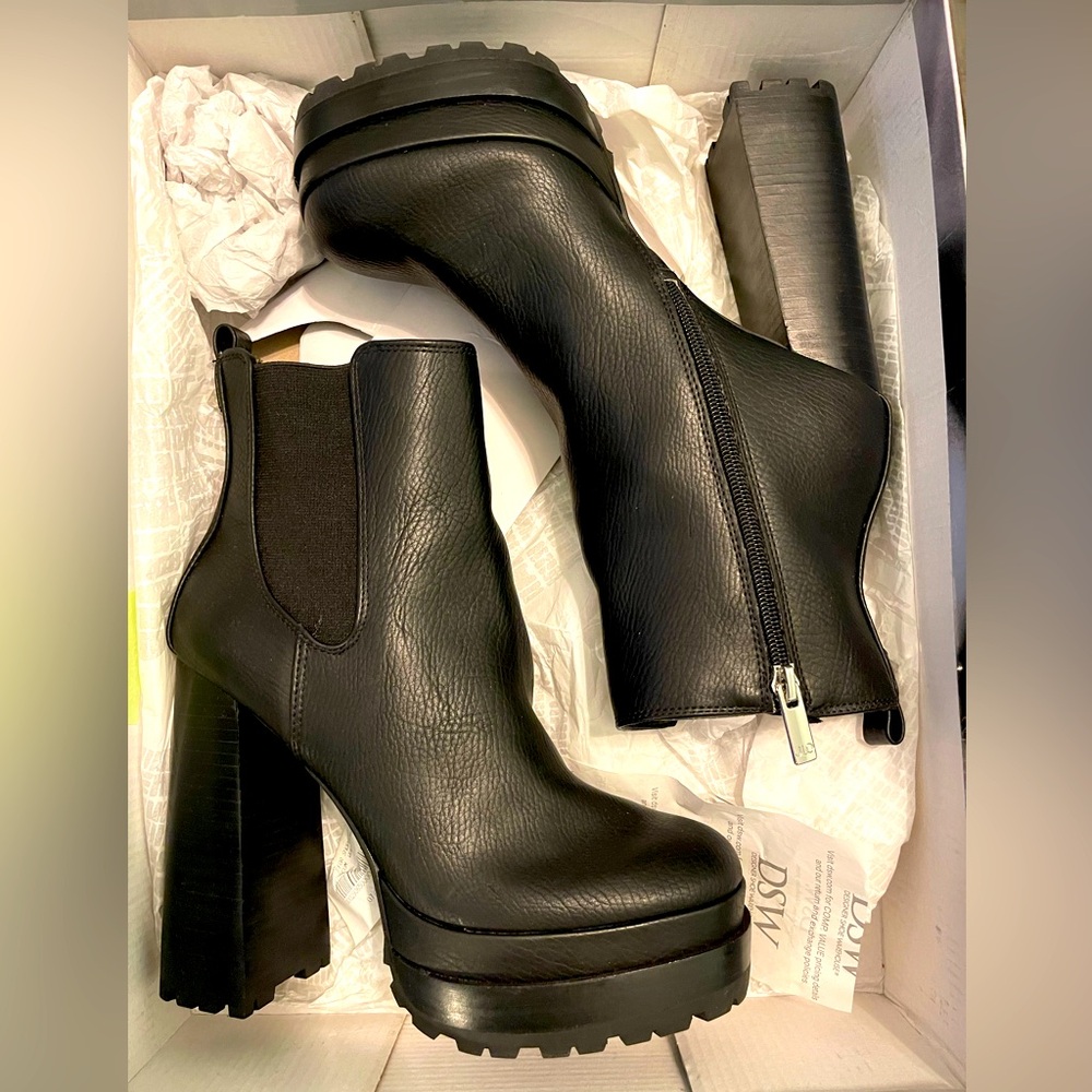 Combat boots